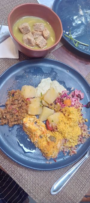 Prato montado nas opções quentes at Alternativa Casa do Natural in Sao Paulo