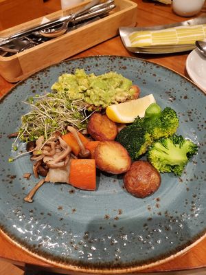 Vegan avocado toast at Cafe 33 in Kyoto