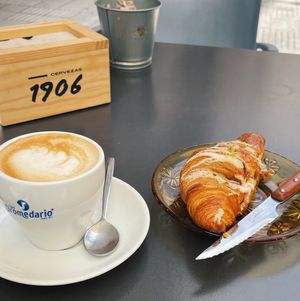 El café con avena me pareció muy rico!   at La Madriguera in Bilbao