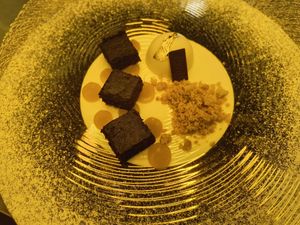 Vegan brownie with mango chutney and edible gold at Kinzu Sushi Experience in Rovereto