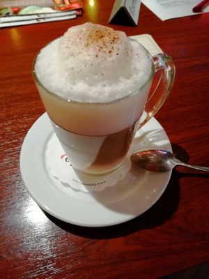 Latte Macchiato mit pfl. Milch at Kaspar Hauser in Ansbach