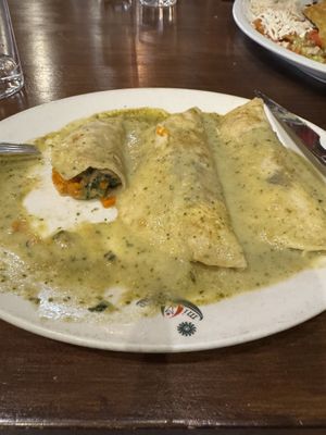 Enchiladas w Salsa Verdee  at Mi Méjico in Granada