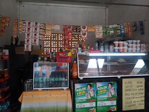 No sign but it's the only place in the food court which does not have a sign. Next to Chow Fun   at Idol Restaurant  in Odiongan