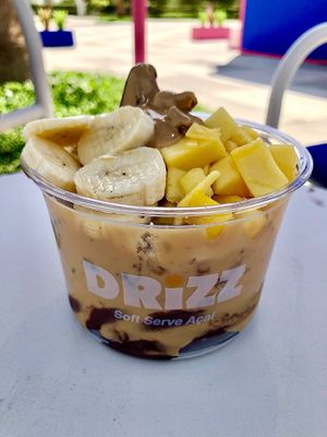 Banana mango bowl at Drizz Soft Serve Açai in Dubai