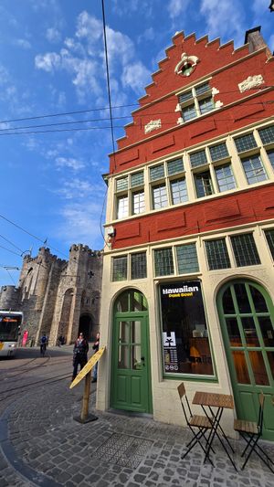 On the corner at Hawaiian Poké Bowl - Gent Kraanlei  in Ghent