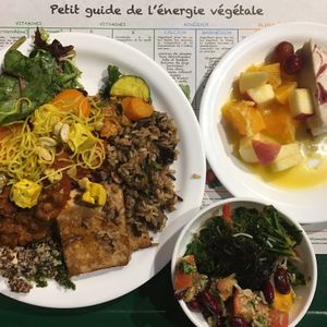 Repas complet avec les plats du buffet at Resto Vego in Montreal