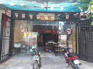 Looking in at Quán Chay Tâm Đức 2 in Ho Chi Minh City