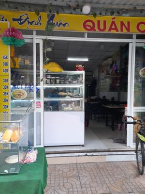 Looking in at Cơm chay Từ Tam in Ho Chi Minh City