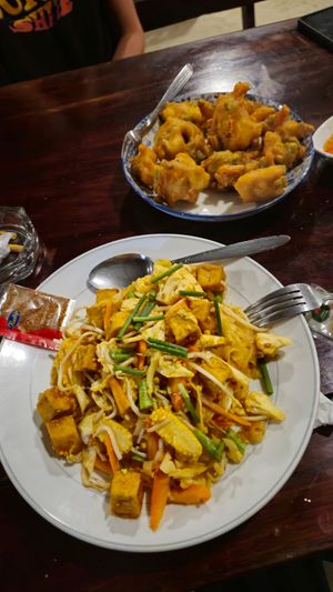 Pad Thai with vegetables and tofu at Coconut Café  in Koh Chang