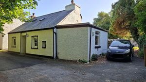 Cottage and parking space at Gorllan in Eglwyswrw