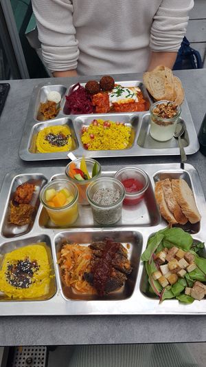 shakshuka breakfast & plant-powered breakfast at Oben in Vienna