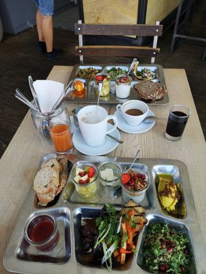 Vegan breakfast at Oben in Vienna