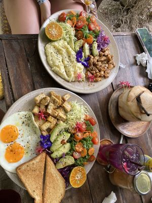 Amazing  food!!! Super nice owner! The best breakfast I ate in Thailand, and she is willing to do a lot of changes to the food so good for everyone !  at My Home Sal in Koh Phayam