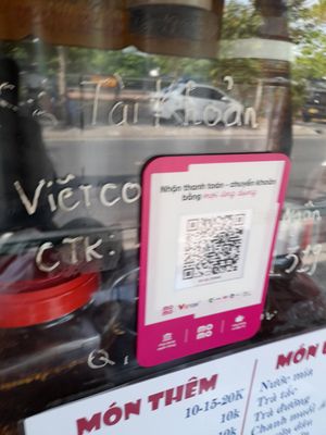 You can pay by bank transfer or cash at Quán chay Thiện Quang in Ho Chi Minh City