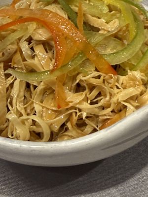 The 烏龍燻干 (ウーロン茶燻製のゆばの細切り) Oolong Tea Smoked Tofu Pouch Julienne has a lovely smoky flavour that reminds me of the peaty Scotch Whiskey from the  at Zen Tea Restaurant in Taipei