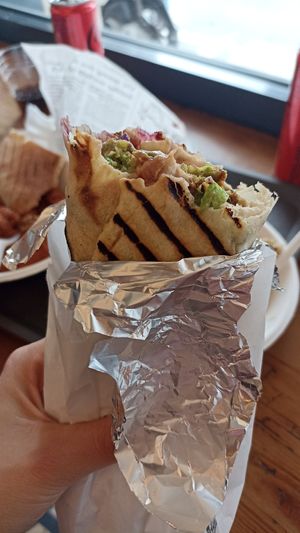 Piadina con hummus, falafel e verdure at Yalla Amigo in Verona