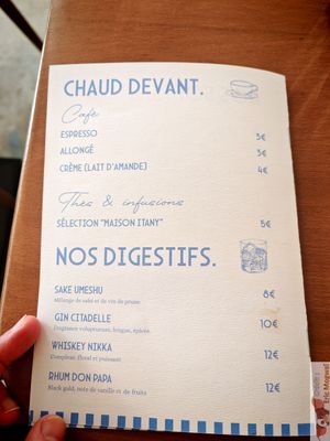 Hot drinks at Maora Restaurant - Batignolles in Paris