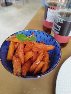Sweet potato fries with sauce at Maora Restaurant - Batignolles in Paris