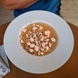 Dessert : purée de poire et meringue 🍐 at Maora Restaurant - Batignolles in Paris