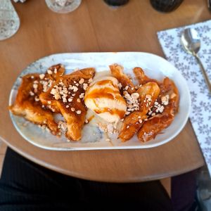 Pains perdus, qui sont plutôt des brioches caramélisées at Maora Restaurant - Batignolles in Paris