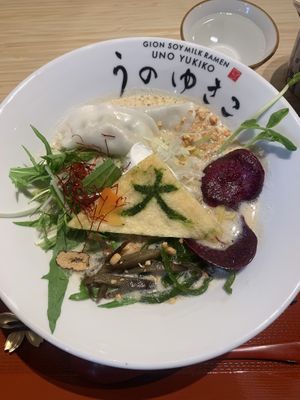 Köstliches Rahmen! Endlich Mal Rahmen in Japan essen können! Allerdings deutlich teurer als andere Rahmen. Habe jetzt ca 2300 yen gezahlt.   at UNO RAMEN - Sanjo in Kyoto