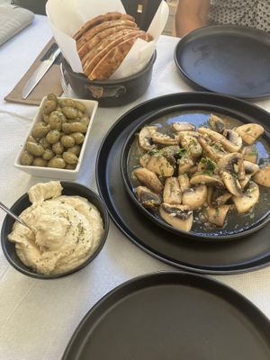 Pita, Olives, Humus and garlic mushrooms   at Au Bon Bistrot in Rhodes