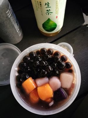 Toppings on tofu pudding at Soymylk Co in New Territories