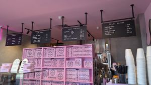  at Cakeboy Donuts in Glenelg