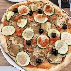 Pizza contadina con queso vegano  at Capriccio Italiano in Merida