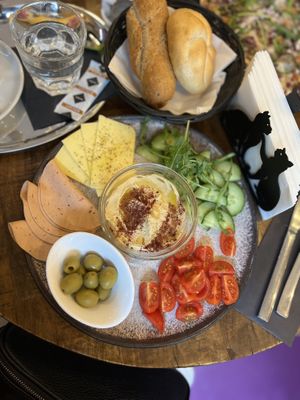   at DAS HOUSE Café & Bar in Vienna