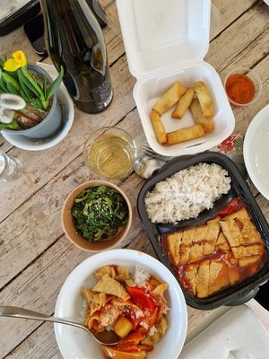 Tofu con verduras agridulce: puro azúcar, terrible at Hoi Sushi in Boergerende-rethwisch