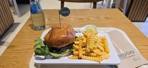 O la la burger with airfryer fries, homemade avocado dip 🤤 at VeggyGO   in Neu-ulm