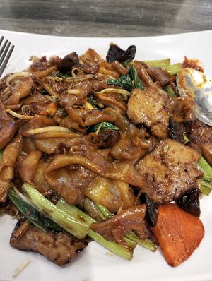 Black Kway Tiao, Malay Fried noodle and Chicken rice at e Veg - 益素食 - Sembawang in North Singapore
