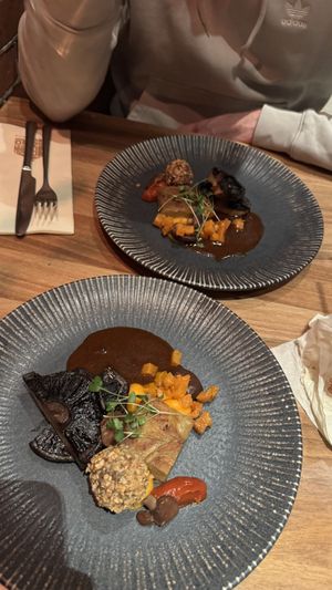 Hoofdgerecht - portobello met aardappel en linzen bitterbal  at Graansilo in Groningen