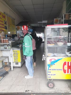 Looking in at Khai Tâm in Ho Chi Minh City