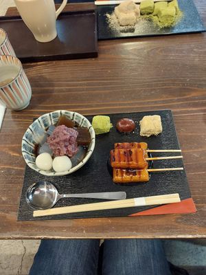 Sweets assortment (980¥) at Umezono - Sanjo Teramachi Store in Kyoto