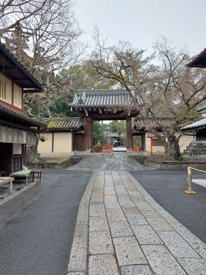Kazariya on the left, Ichimonjiya Wasuke on the right at Kazariya in Kyoto