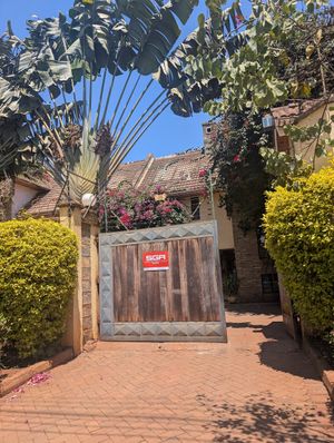 Entrance (there's no sign!) at Hob House in Nairobi