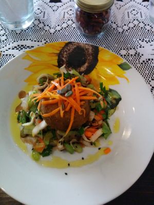 sformatino di verdure tiepido, su letto di insalata.  at Samhain Enocaffetteria in Bari