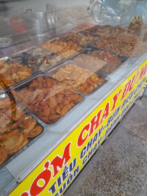 Com chay selection at Du Món in Ho Chi Minh City