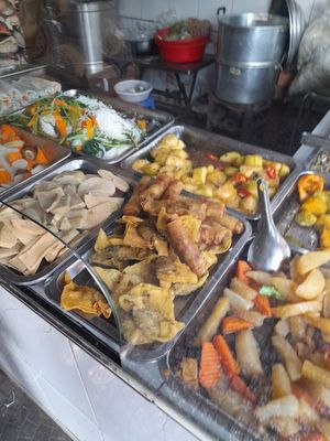 Com chay selection at Du Món in Ho Chi Minh City