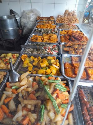 Com chay selection at Du Món in Ho Chi Minh City