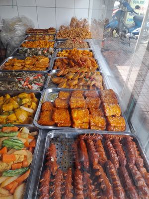 Com chay selection at Du Món in Ho Chi Minh City