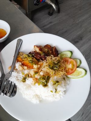 Com tam. Might contain eggs. Ask staff at Thiên Ý in Ho Chi Minh City