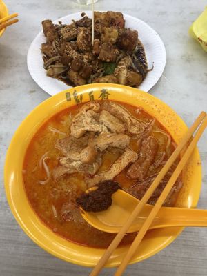 $3 each, rojak and signature laksa at Kwan Tzi Zhai Vegetarian Cuisine 觀自齋 - Geylang in Central Singapore