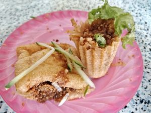 Tau Pok and kueh pie tee at Kwan Tzi Zhai Vegetarian Cuisine 觀自齋 - Geylang in Central Singapore