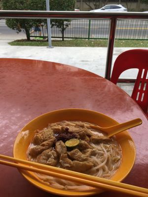 vegan laksa, covered outdoor seating, free wifi at Kwan Tzi Zhai Vegetarian Cuisine 觀自齋 - Geylang in Central Singapore
