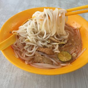 vegan laksa. only $3 SGD.  at Kwan Tzi Zhai Vegetarian Cuisine 觀自齋 - Geylang in Central Singapore