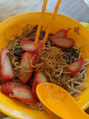 Charsiew mee - delicious and very cheap, I think $3 at Kwan Tzi Zhai Vegetarian Cuisine 觀自齋 - Geylang in Central Singapore