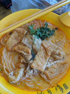 Laksa with lots of tofu, only $3 too I think at Kwan Tzi Zhai Vegetarian Cuisine 觀自齋 - Geylang in Central Singapore